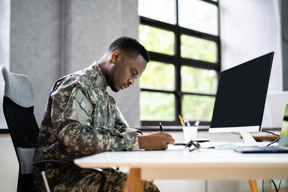 Comment choisir entre études et génie militaire